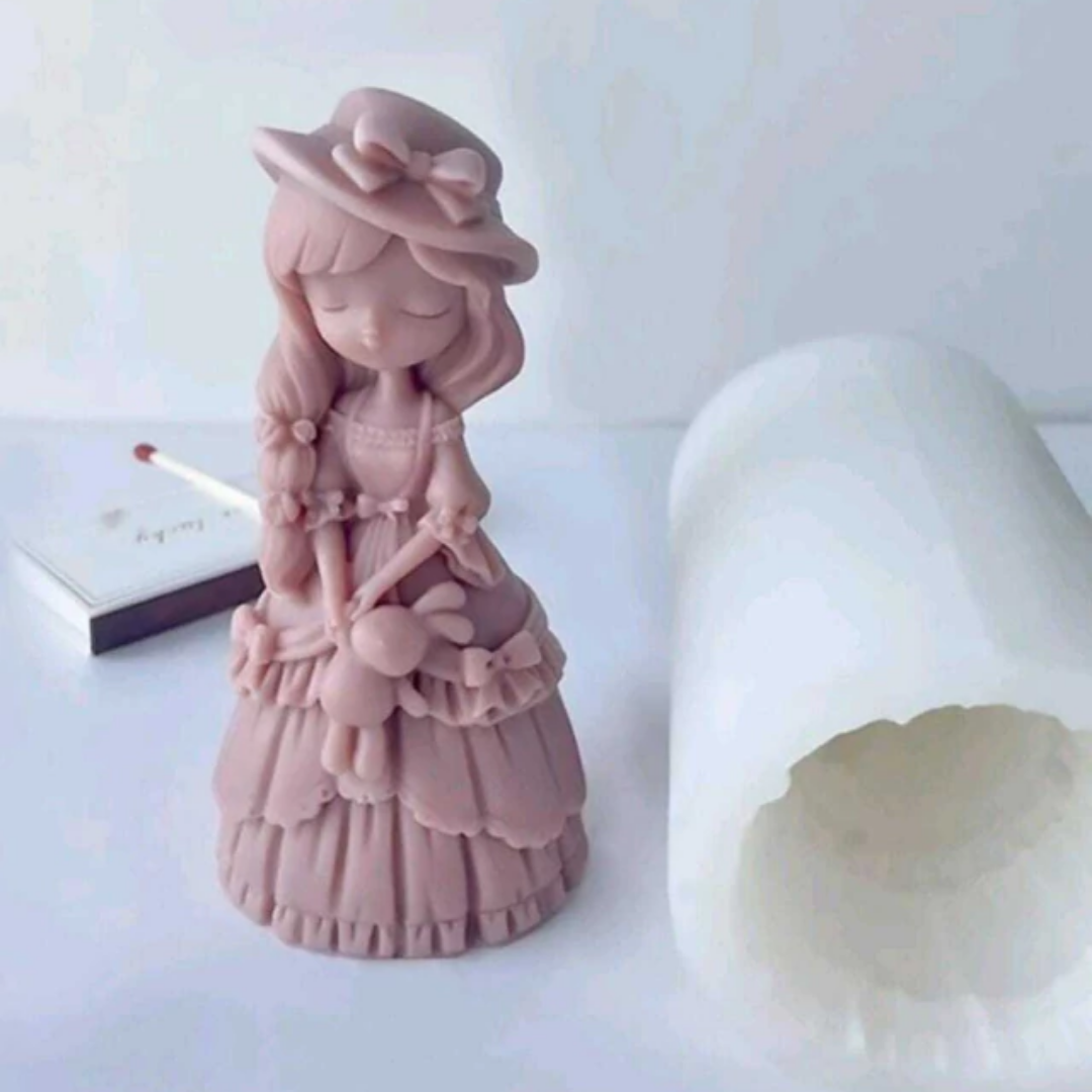 Dama antigua (9.3 CM X 5.3CM)